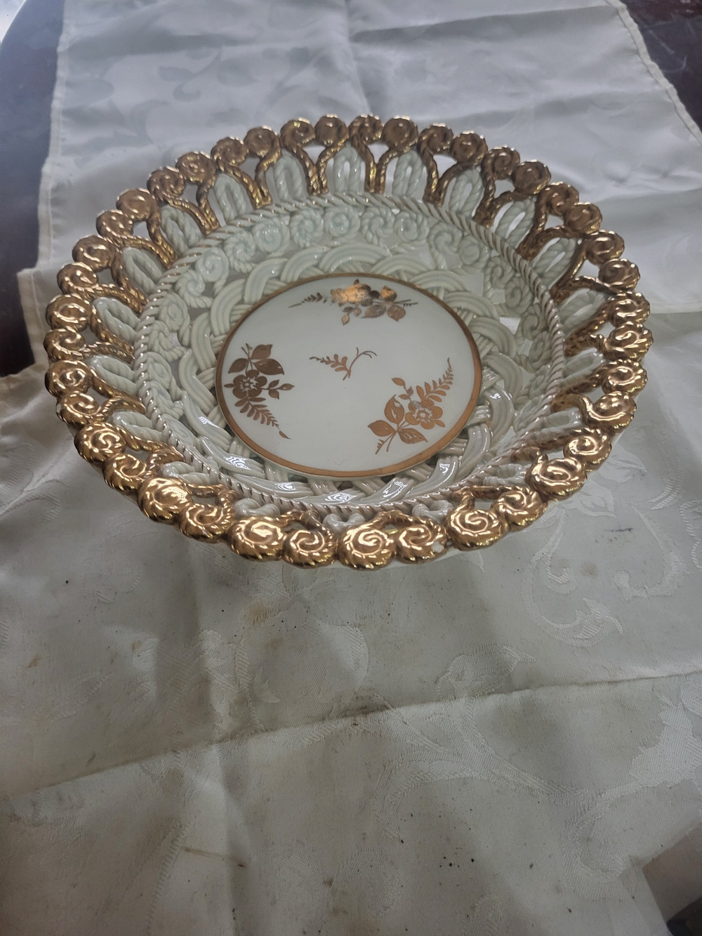 VINTAGE ALABASTER & GOLD BEAUTIFUL SERVING BOWL